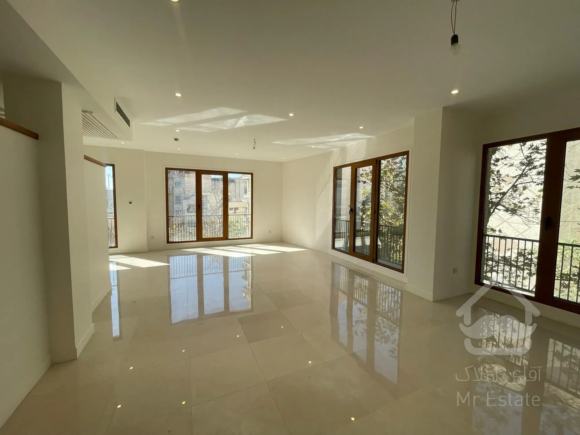 ۱۳۱ متر مدرن در سنبل