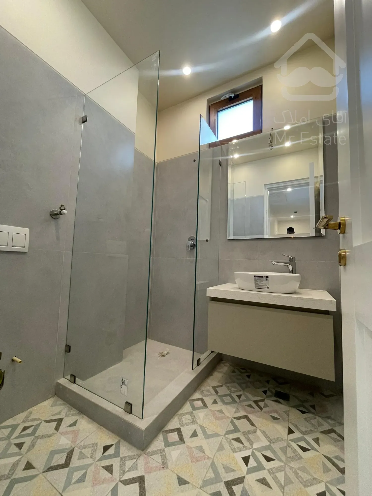 ۱۳۰ متر مدرن در بهترین لوکیشن فرمانیه