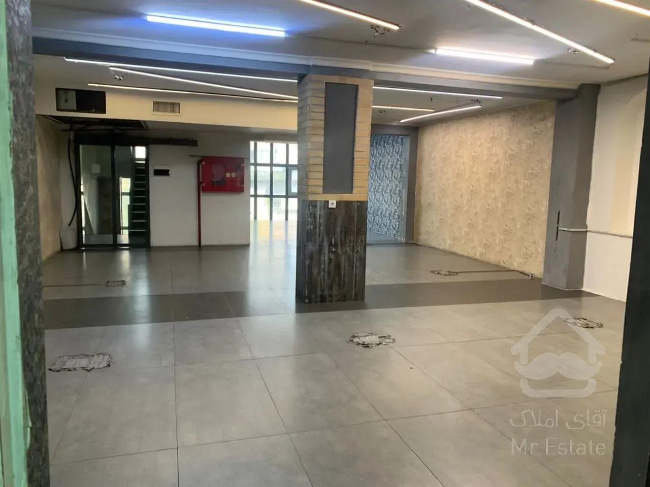 اجاره موقعیت اداری عباس آباد۱۸۰۰متردربست