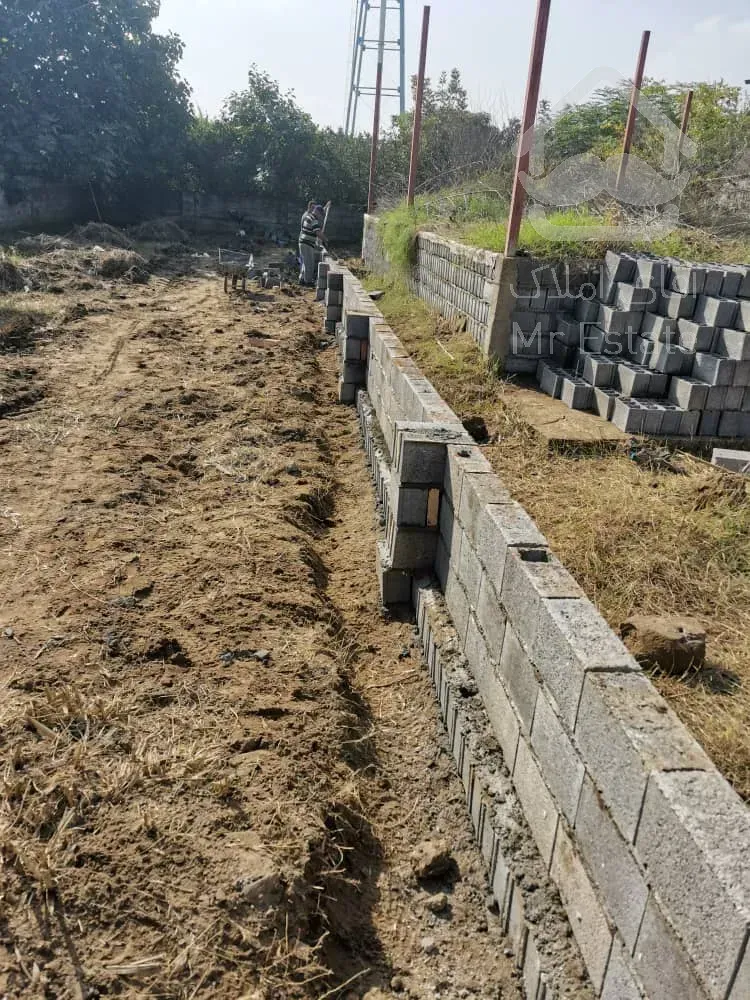 زمین بالا واز متری ۹ تومن