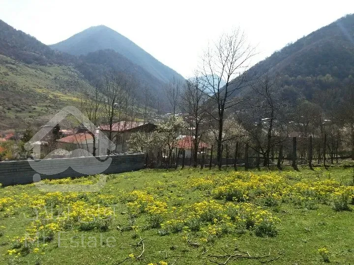 زمین بالا واز متری ۹ تومن