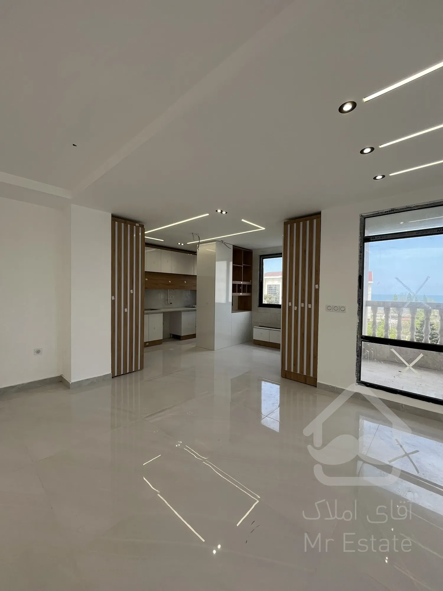 فروش آپارتمان ۱۶۸ متری پاسداران