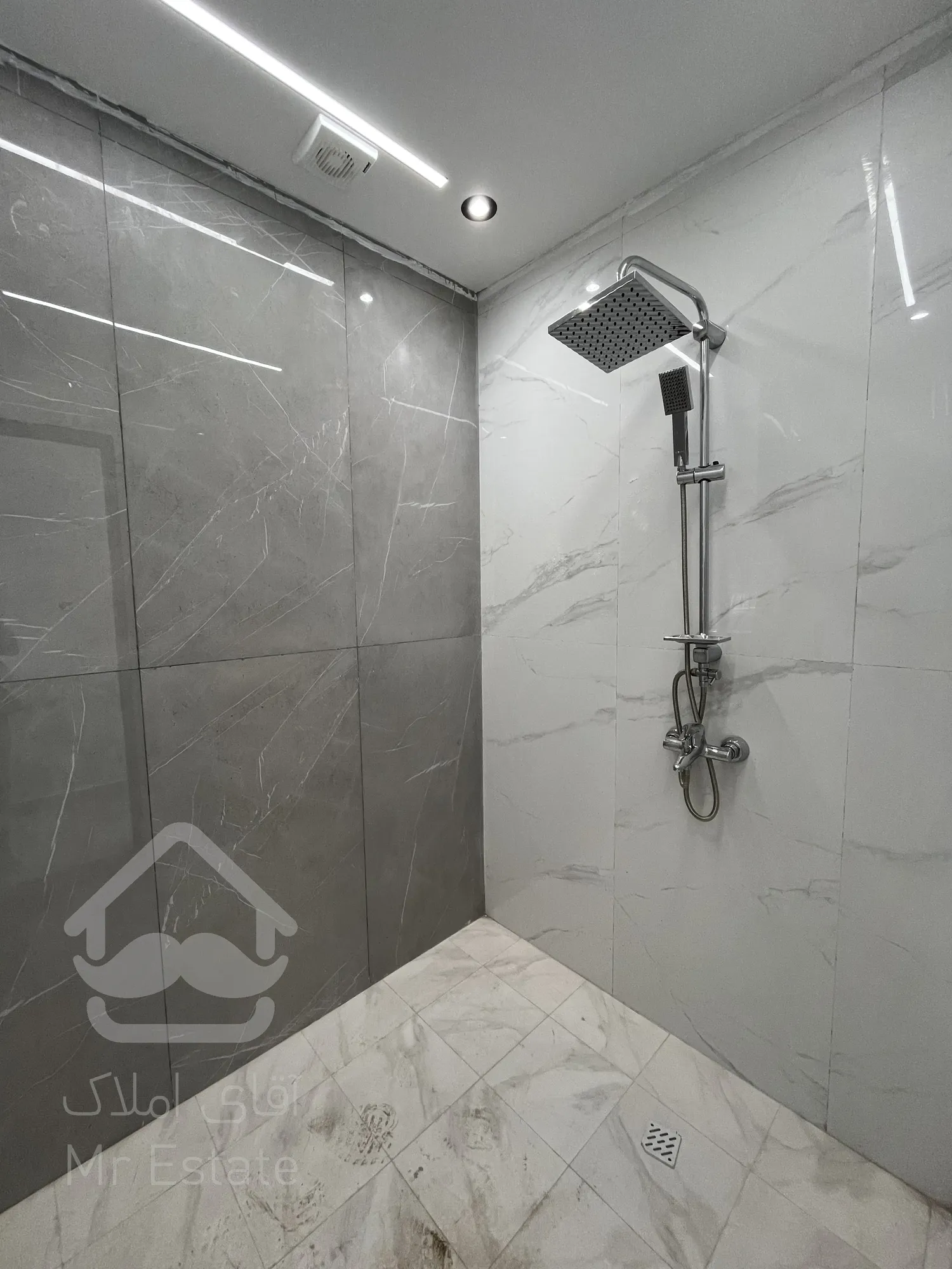 فروش آپارتمان ۱۶۸ متری پاسداران