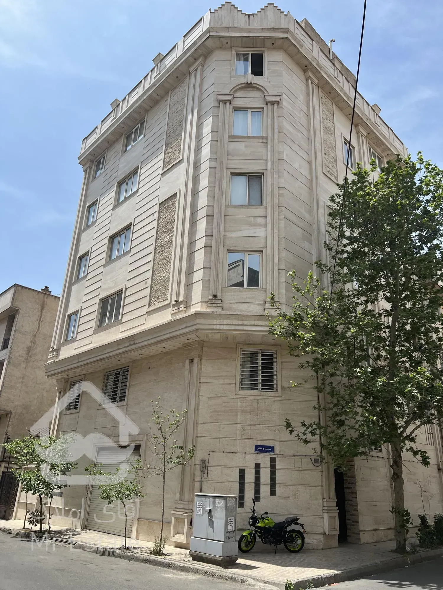 ۹۳متر شیک/ نورگیر آکواریوم/ ۲واحدی/ شهرک پاسداران