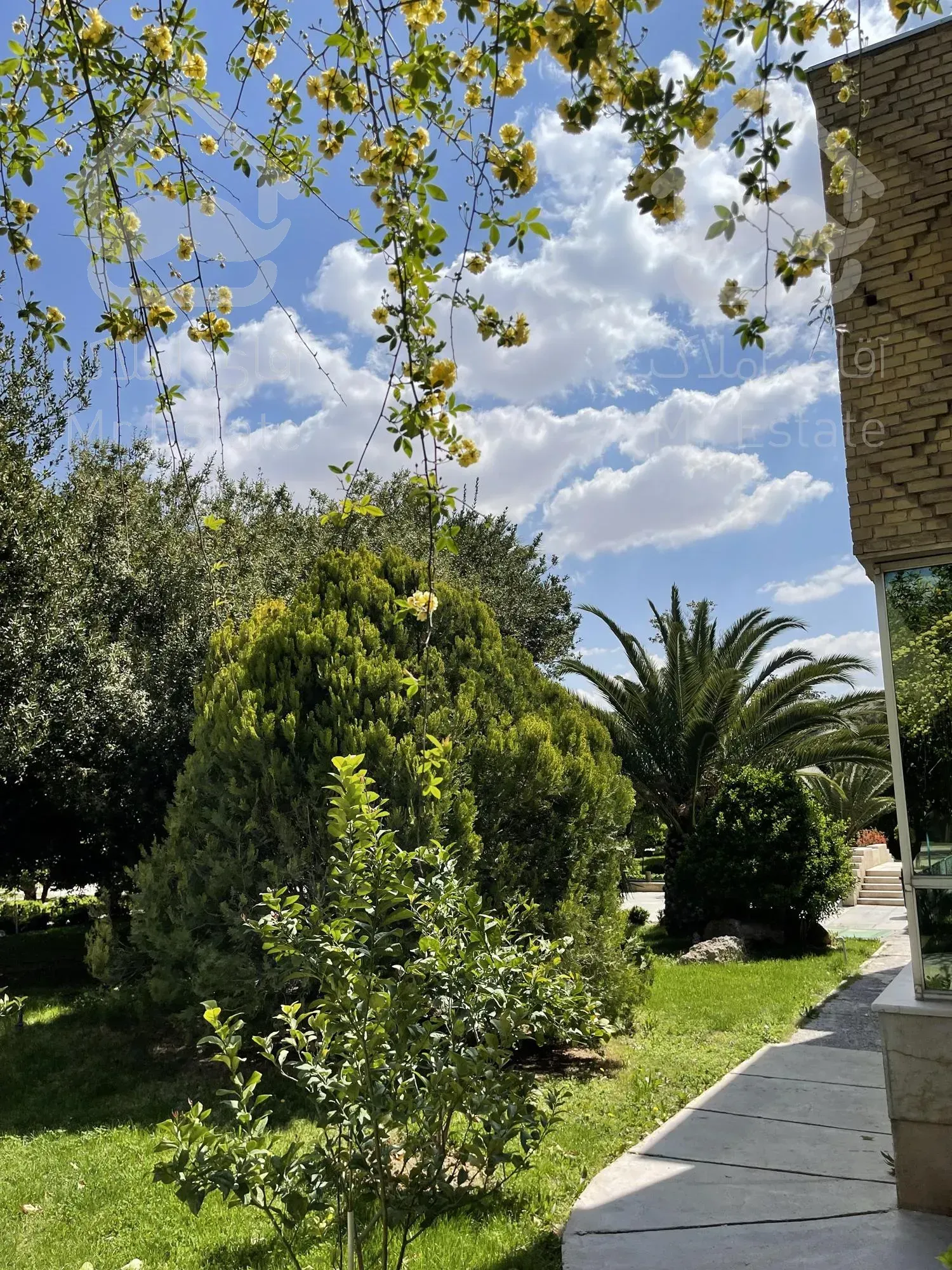 ویلا نوساز ۱۶۰۰ متر بنای لاکچری تریبلکس فول