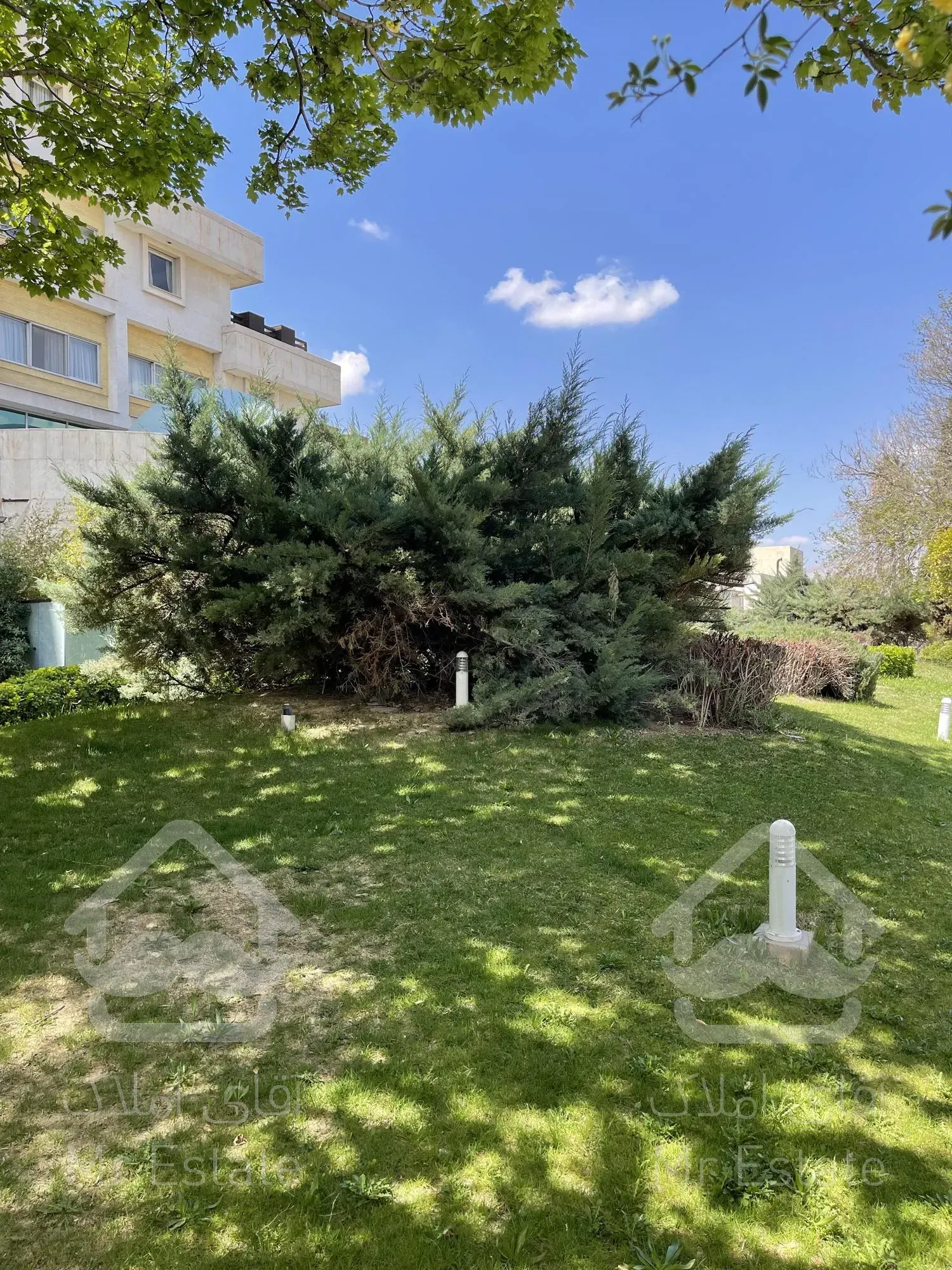 ویلا نوساز ۱۶۰۰ متر بنای لاکچری تریبلکس فول