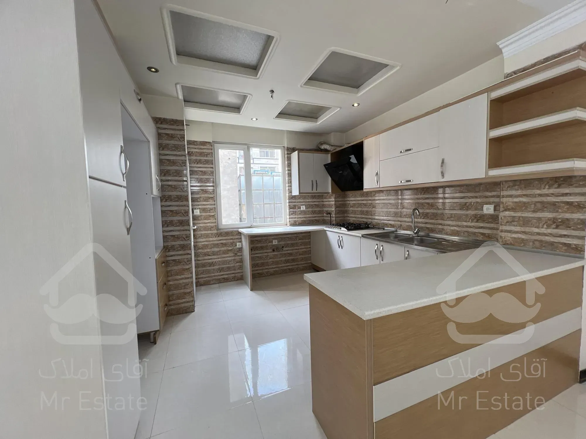 ۹۳متر شیک/ نورگیر آکواریوم/ ۲واحدی/ شهرک پاسداران