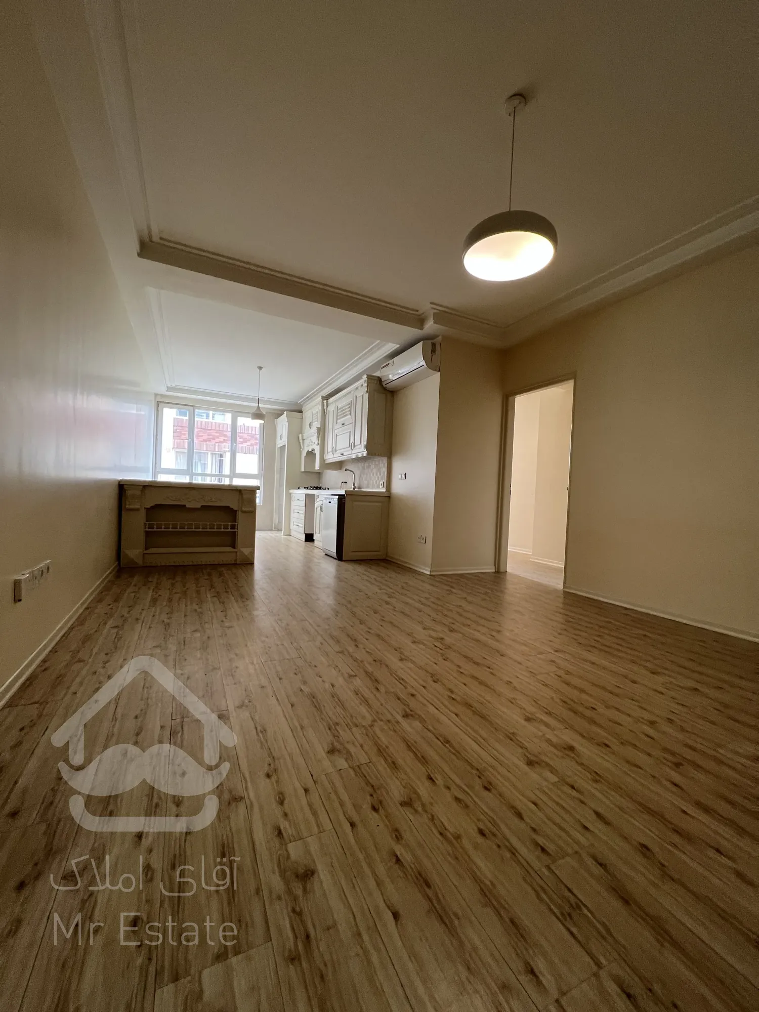 ۷۰ متر واقع در برجی مجلل تاپ لوکیشن