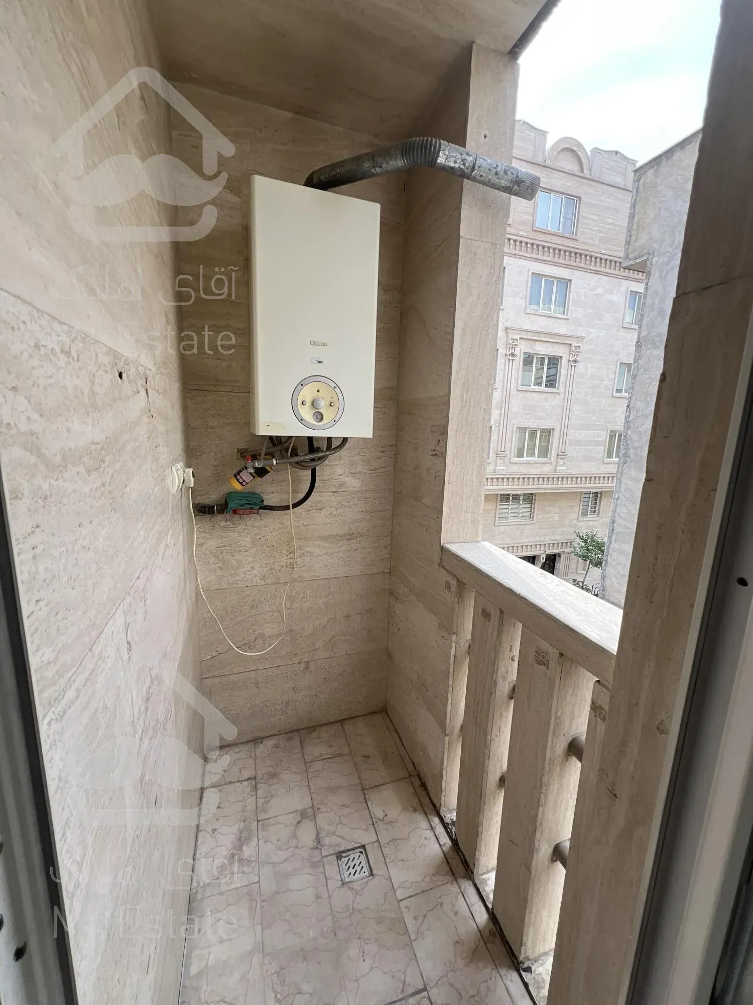 ۹۳متر شیک/ نورگیر آکواریوم/ ۲واحدی/ شهرک پاسداران