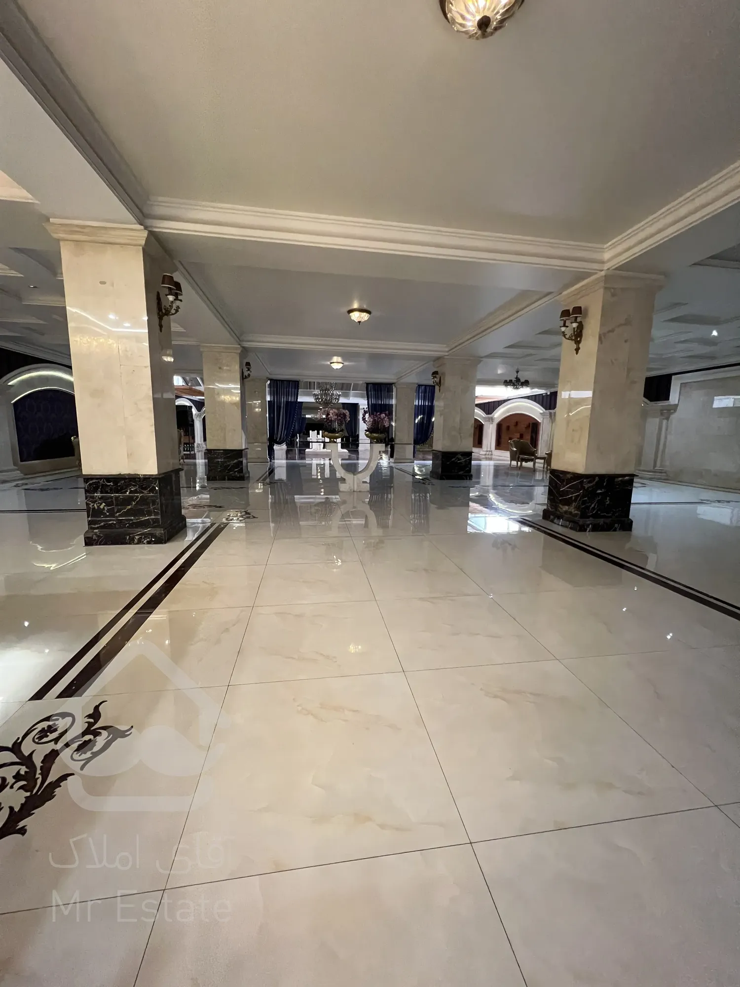 ۷۰ متر واقع در برجی مجلل تاپ لوکیشن