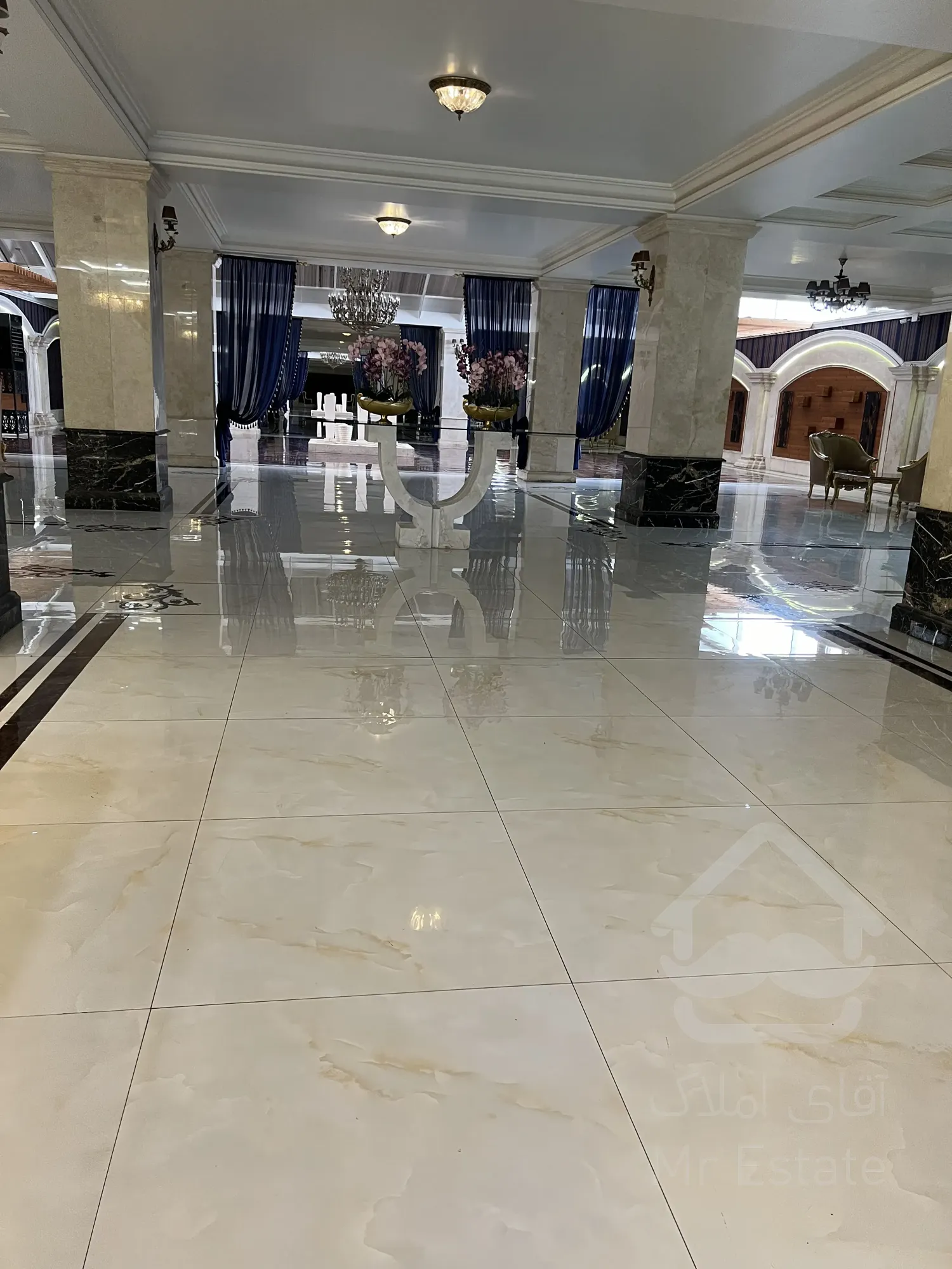 ۷۰ منر در برجی مجلل تاپ لوکیشن