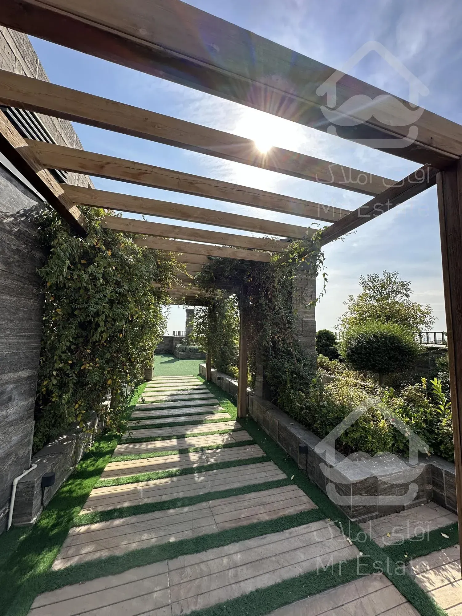 آپارتمان ۹۲ متری پیشوا نقش جهان فاز۲