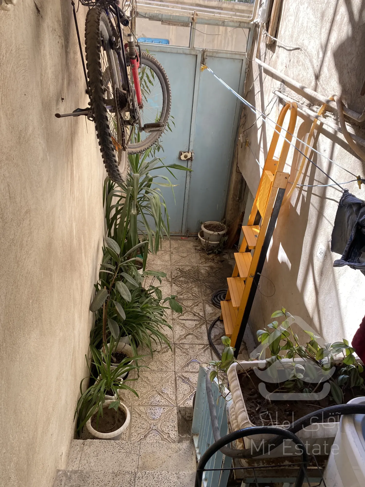 یه دستگاه خانه ویلایی.مناسب برای ساخت مغازه.