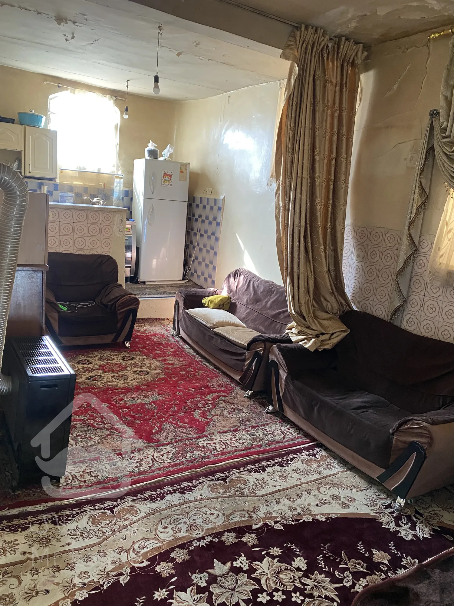 یه دستگاه خانه ویلایی.مناسب برای ساخت مغازه.