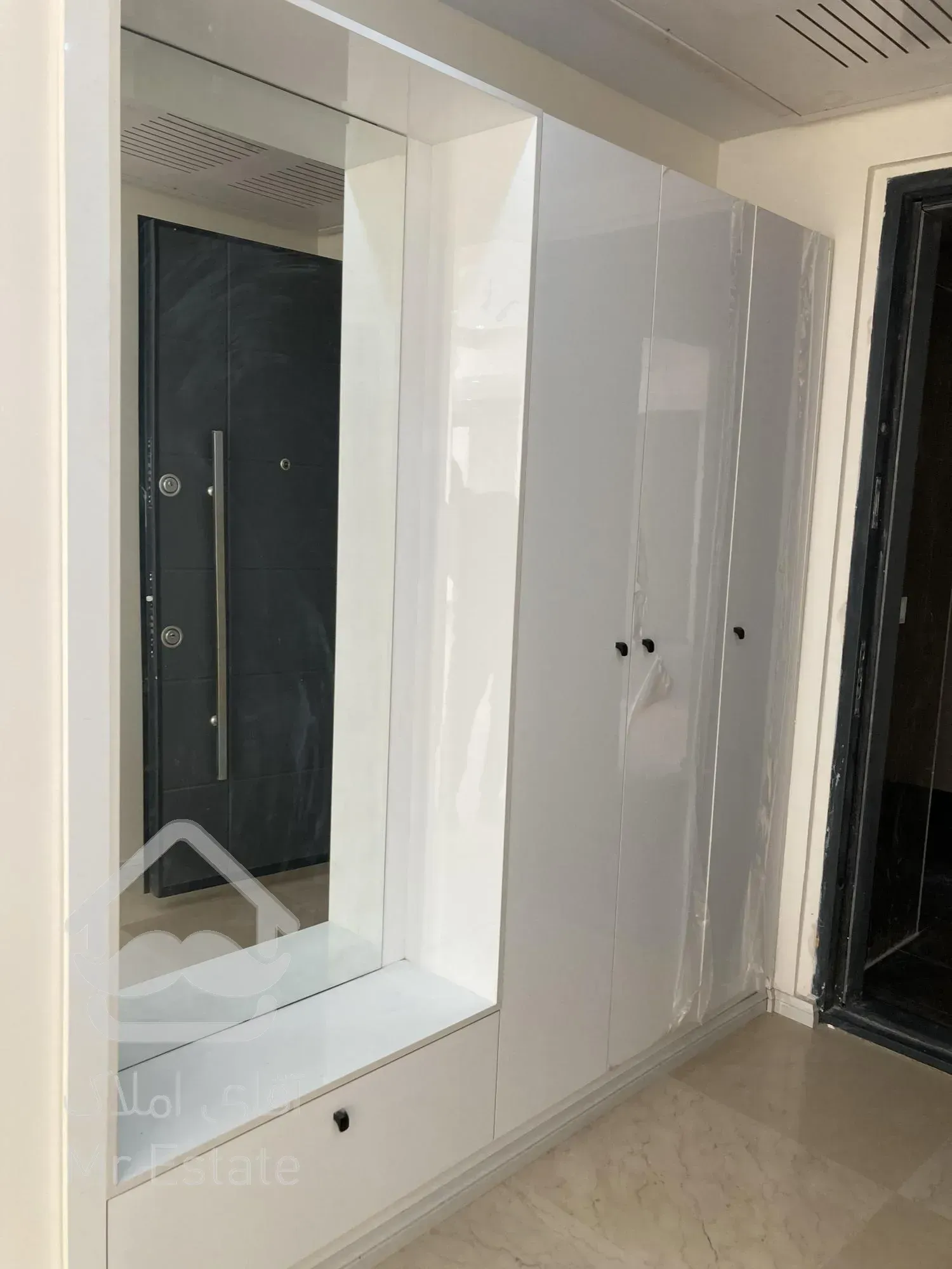 ۹۳متر شخصی  رو به نما نقشه و متریال عالی فرعی دنج  سعادت آباد