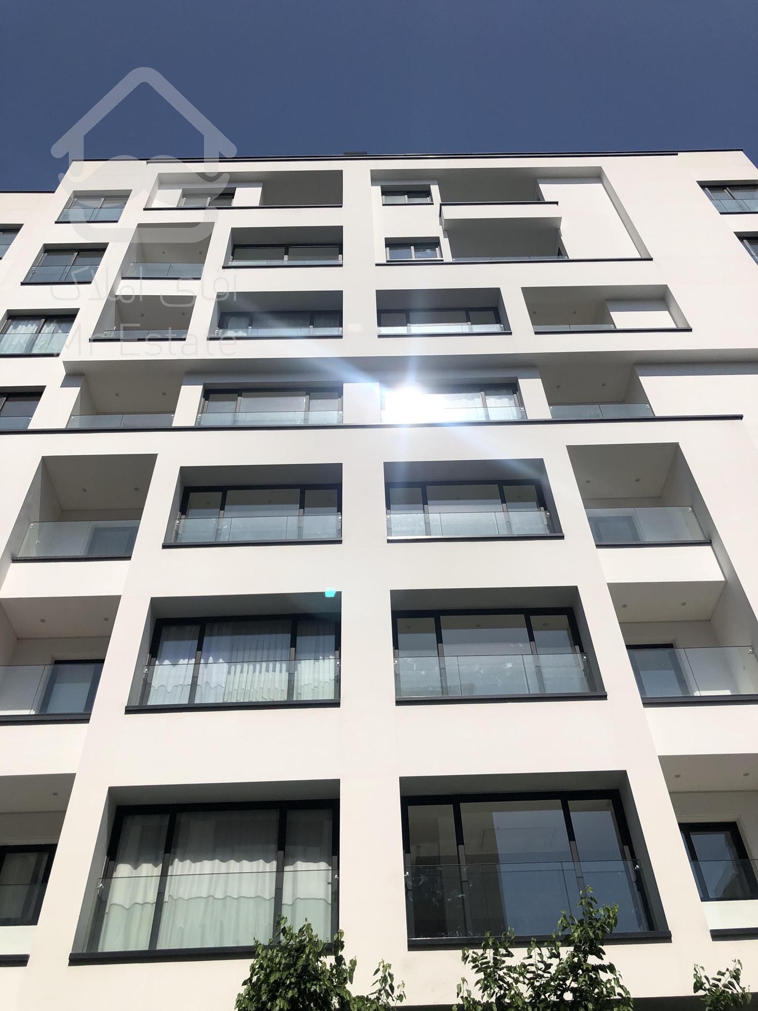 آپارتمان ۱۱۷ متری/کلید نخورده/۴پارکینگ