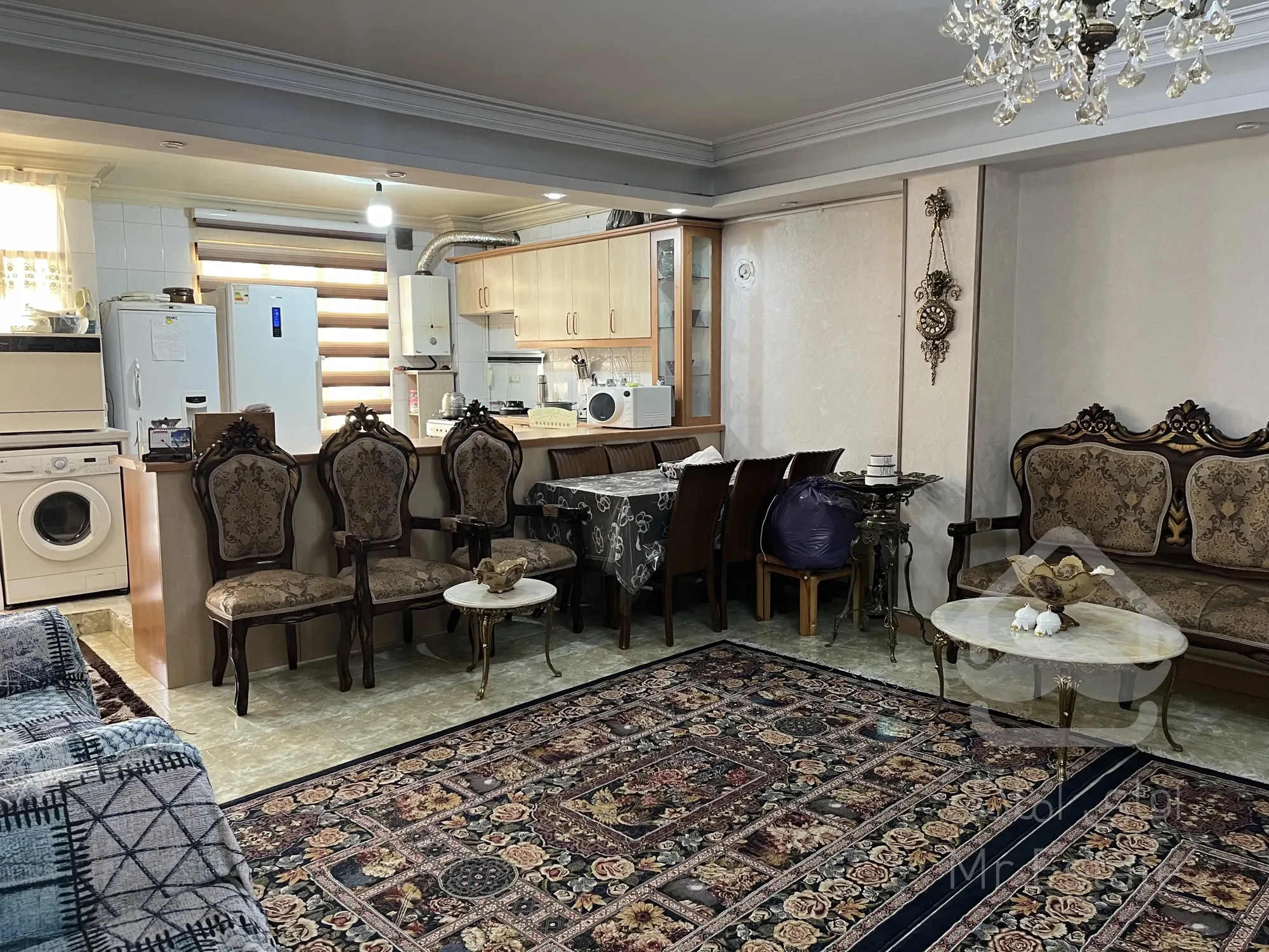 آپارتمان۹۳متری(۱۱متر پارکینگ اختصاصی)