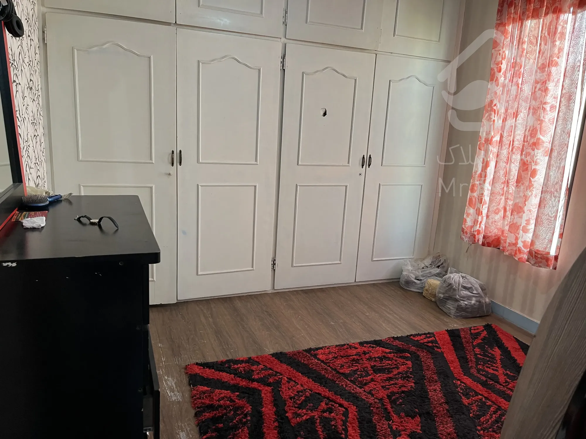 آپارتمان۹۳متری(۱۱متر پارکینگ اختصاصی)