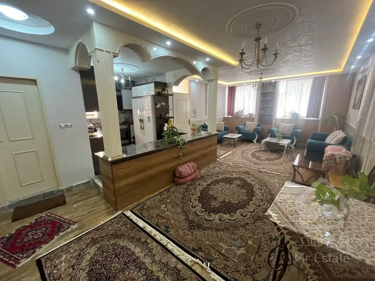 2طبقه مسکونی و 1 سویت بازسازی شده مقابل پارک قلمستان