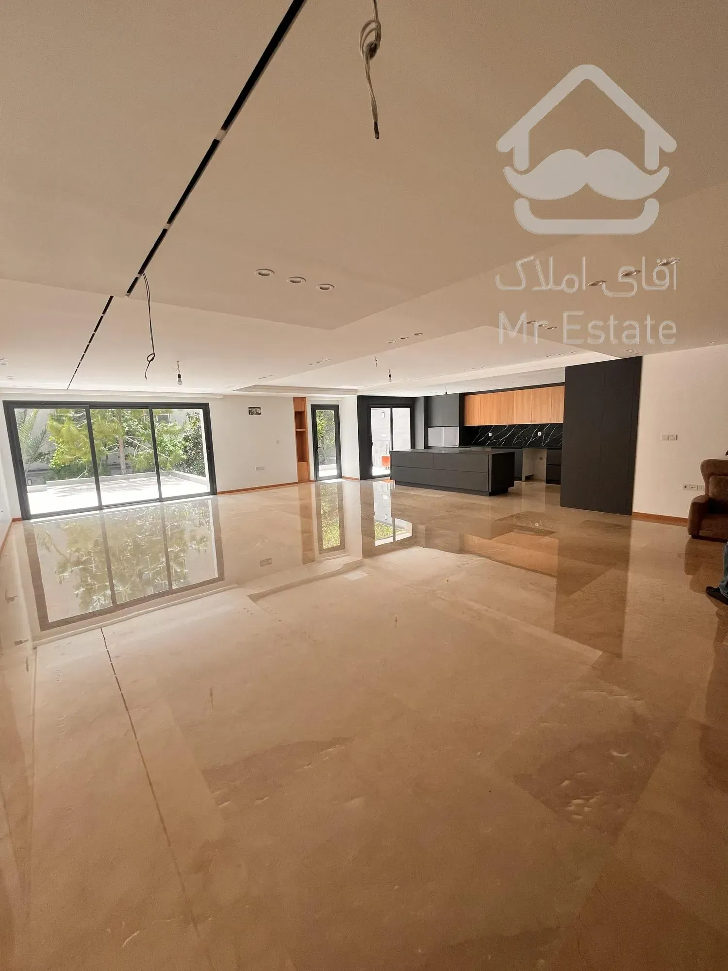 ۳۵۰متری/۴خواب/تک واحدی/حیاط اختصاصی