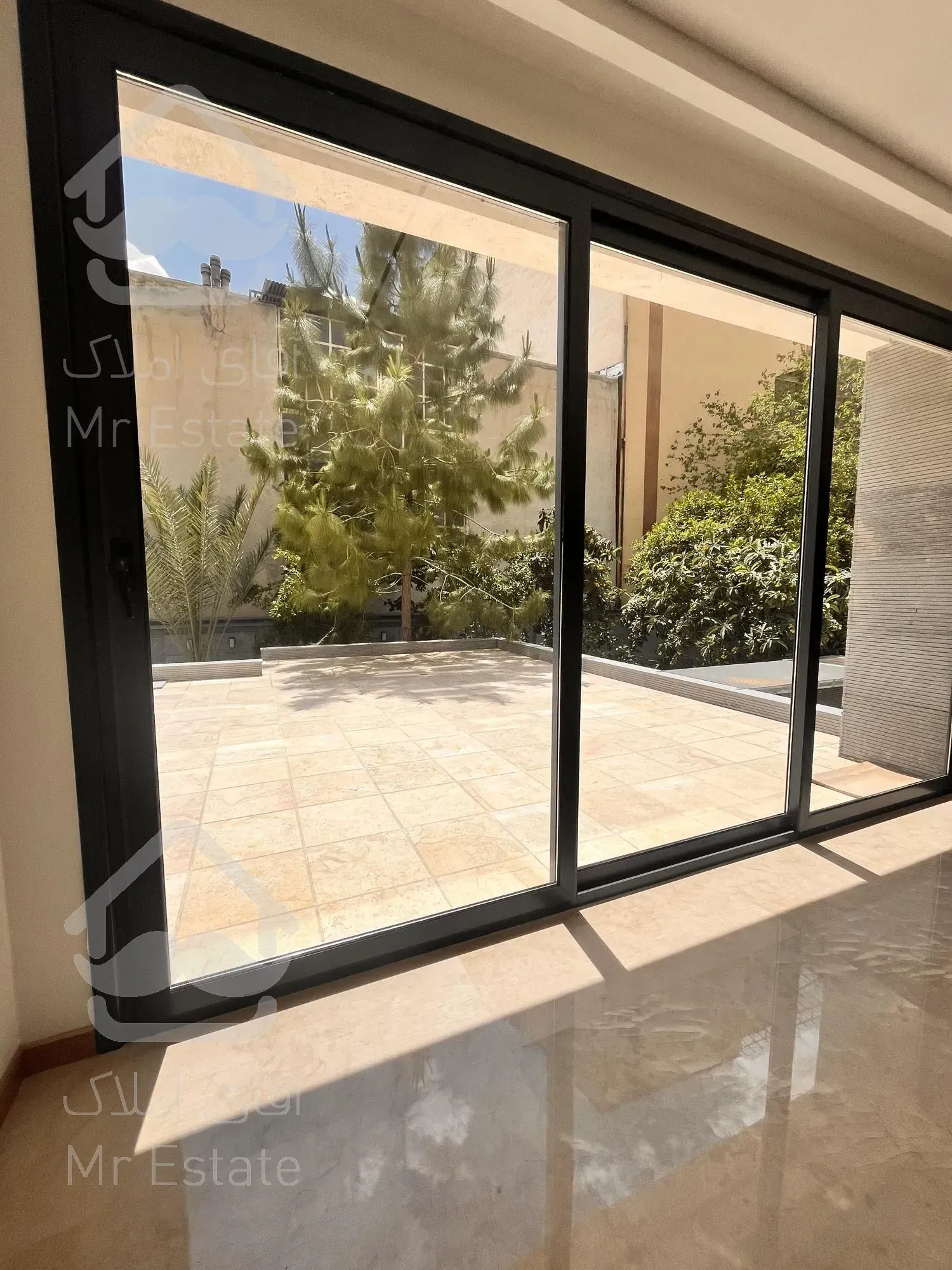 ۳۵۰متری/۴خواب/تک واحدی/حیاط اختصاصی