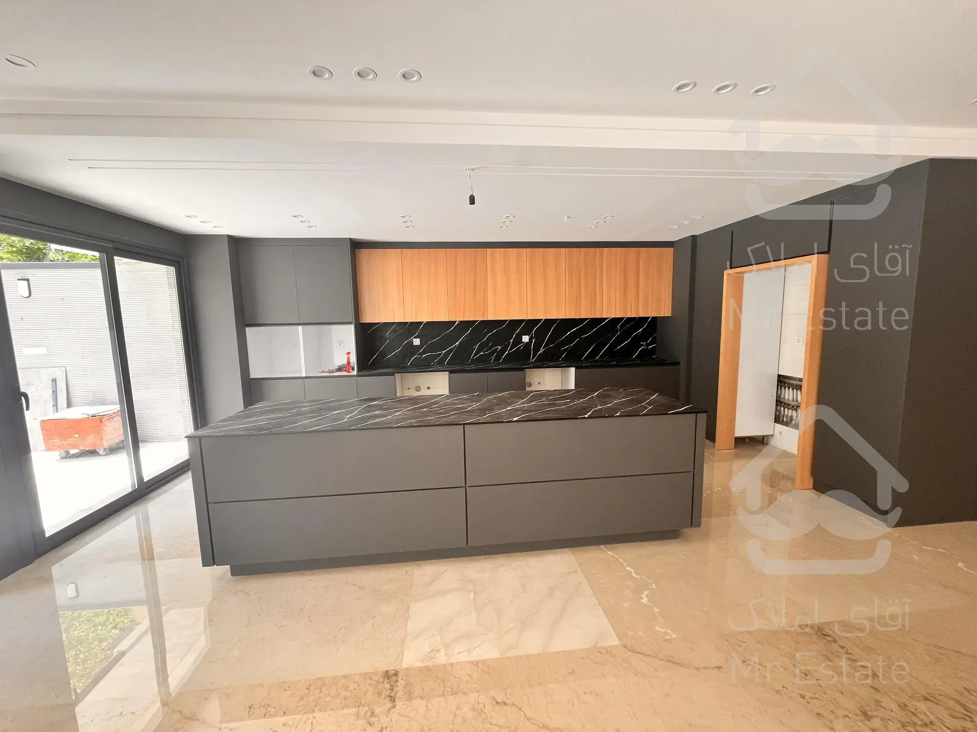 ۳۵۰متری/۴خواب/تک واحدی/حیاط اختصاصی