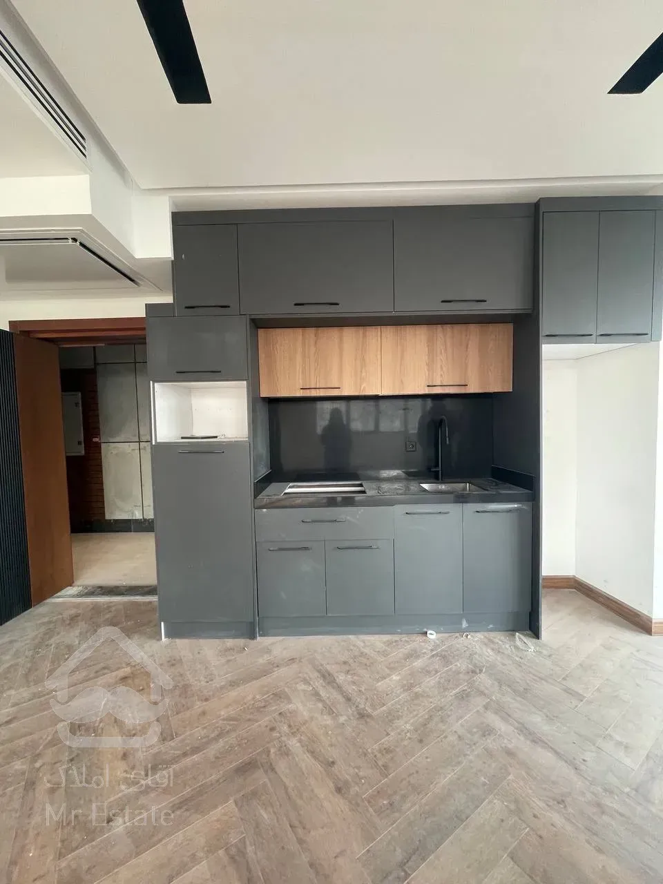 ۸۵ متر اداری نیاوران / ۶ ساله / دسترسی بی نظیر