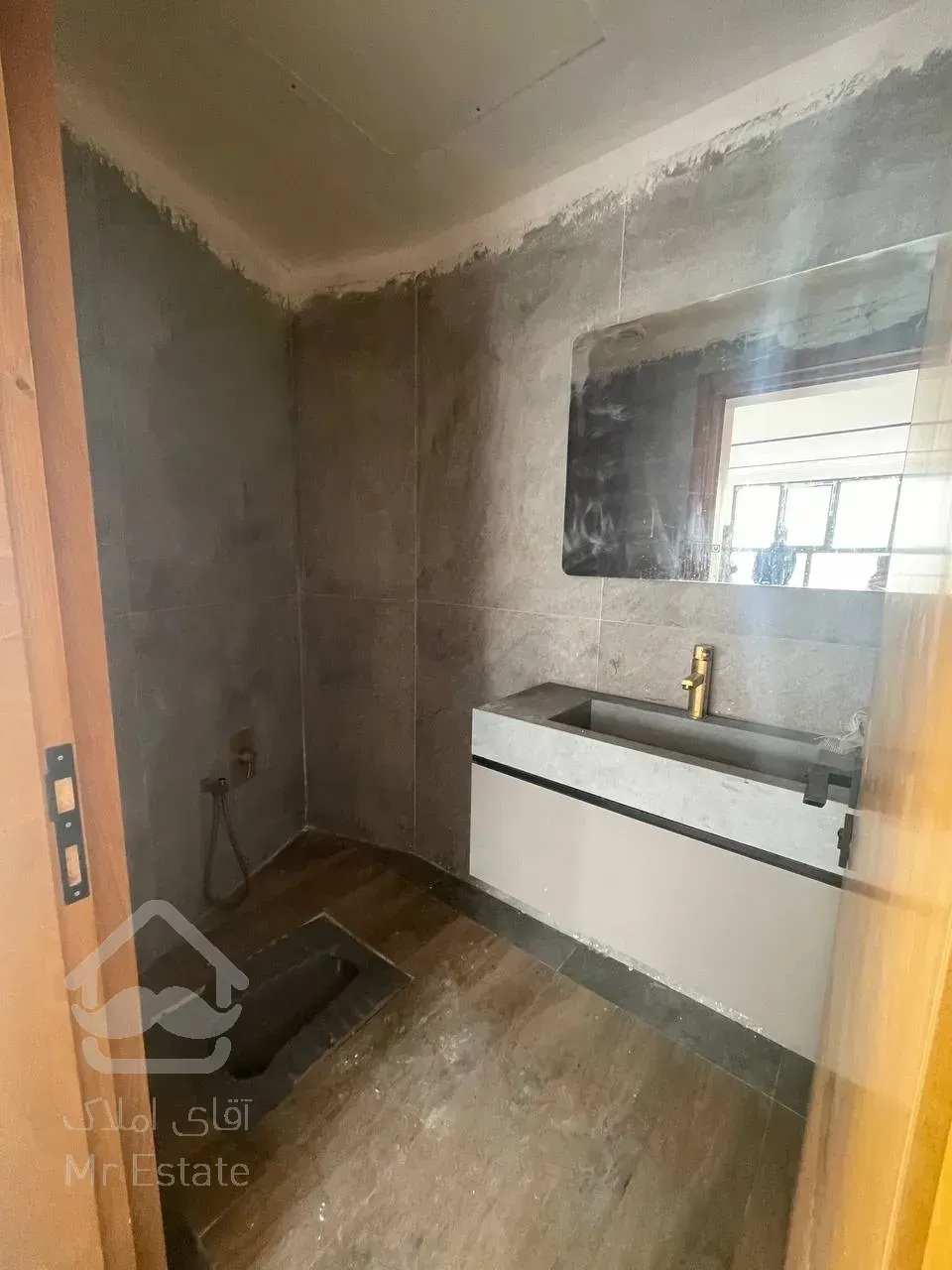 ۸۵ متر اداری نیاوران / ۶ ساله / دسترسی بی نظیر