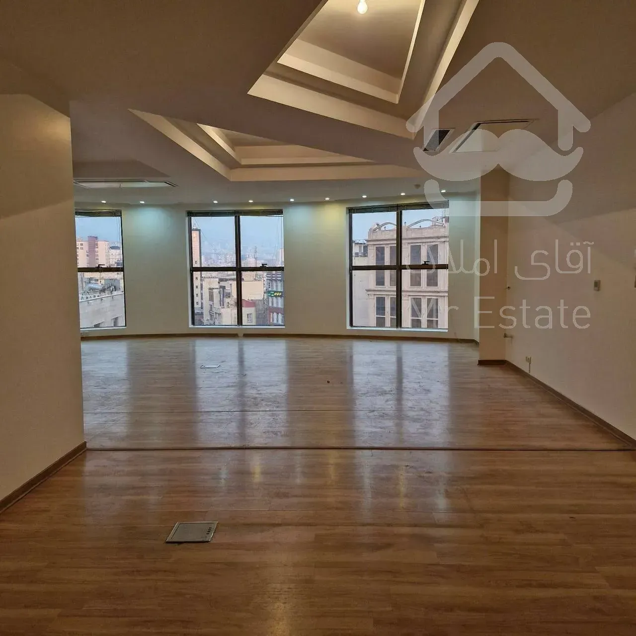 ۳۰۰ متر موقعیت طبقه اخر کامرانیه