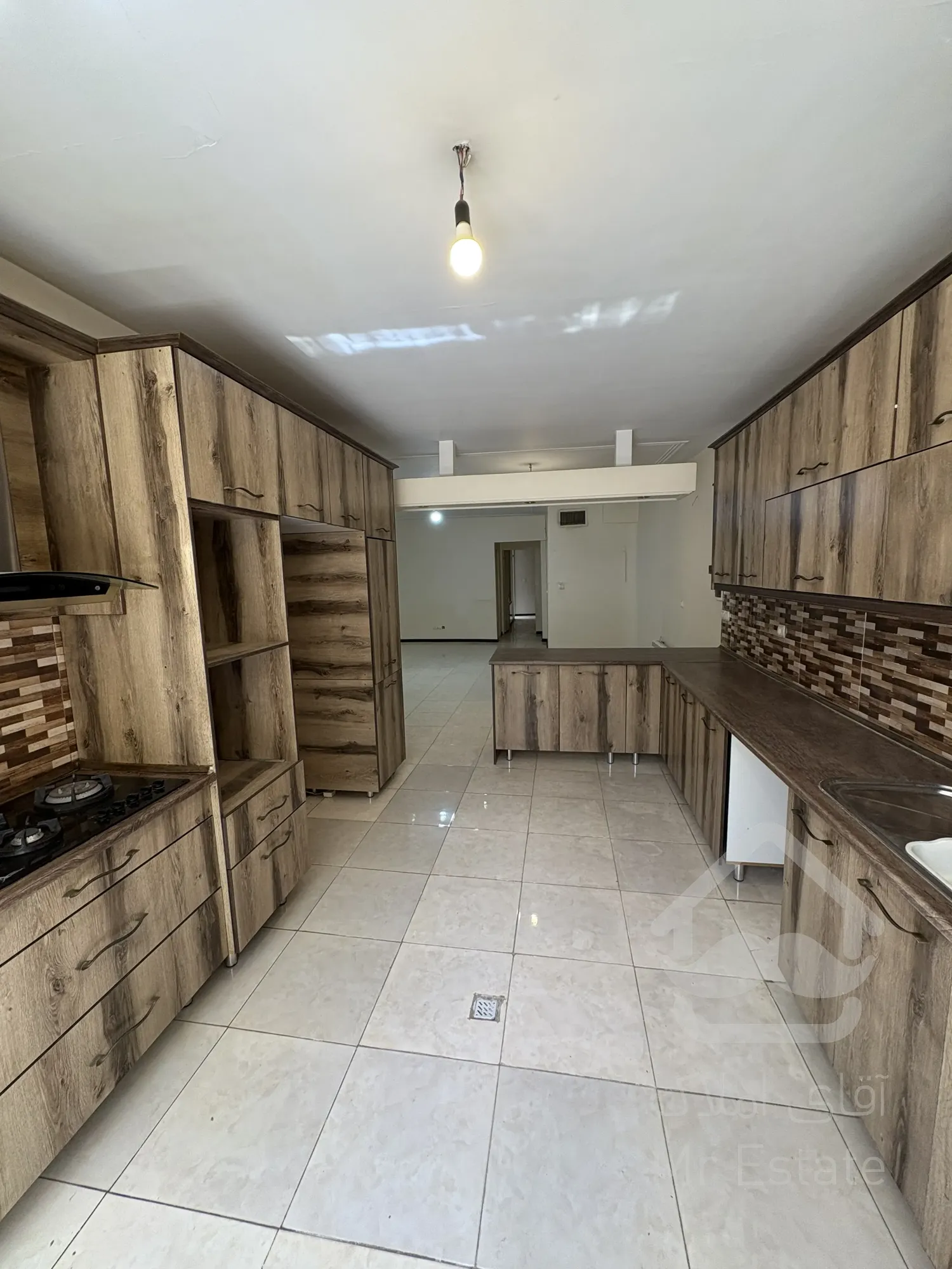 اپارتمان ۱۱۰ متری تک واحدی پارکینگ اختصاصی