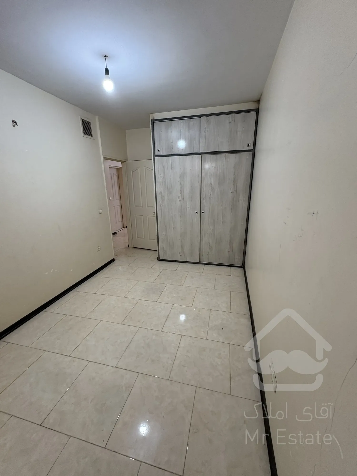 اپارتمان ۱۱۰ متری تک واحدی پارکینگ اختصاصی