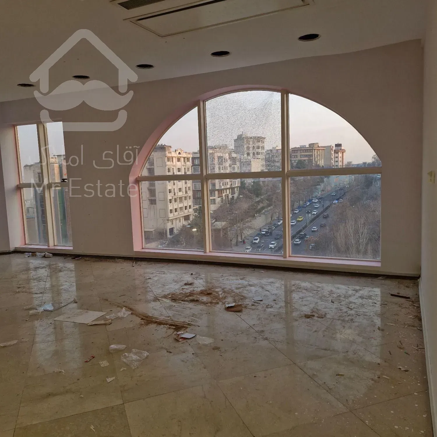 ۱۷۵ متر اندرزگو اداری ، ۷ ساله ، ۳ جهت نور و ویو