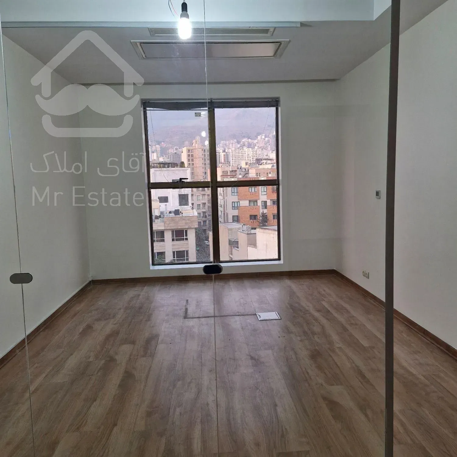 ۱۷۵ متر اندرزگو اداری ، ۷ ساله ، ۳ جهت نور و ویو