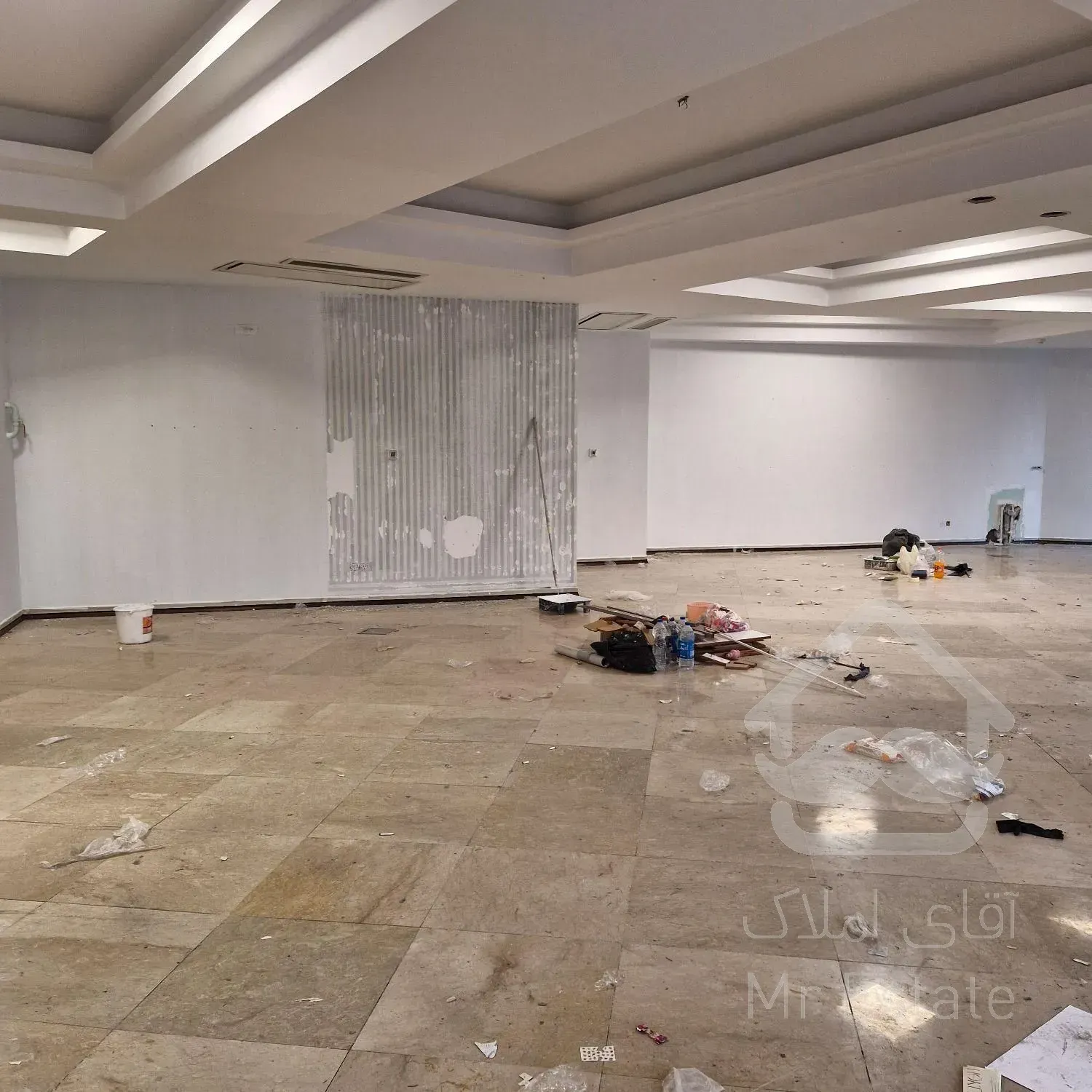 ۱۷۵ متر اندرزگو اداری ، ۷ ساله ، ۳ جهت نور و ویو