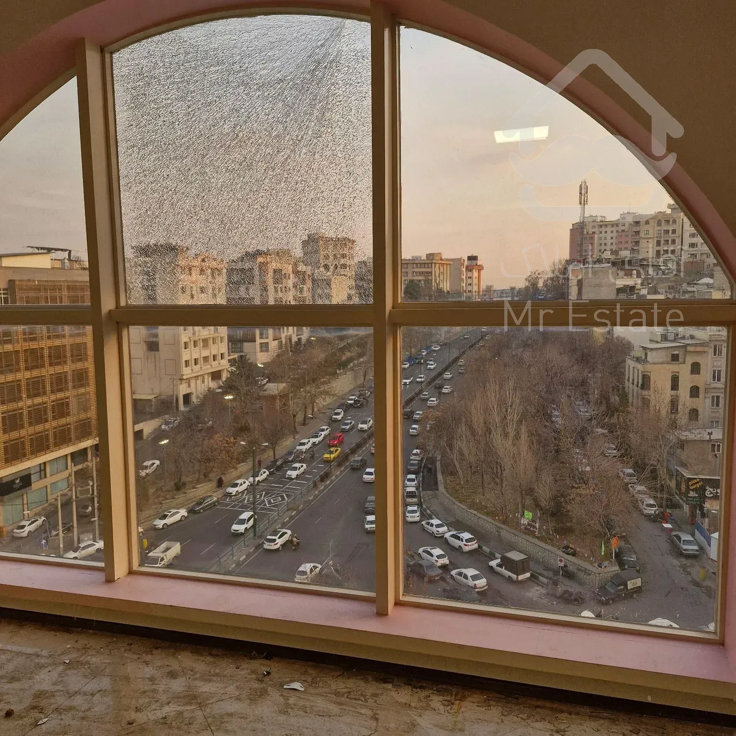 ۱۷۵ متر اندرزگو اداری ، ۷ ساله ، ۳ جهت نور و ویو