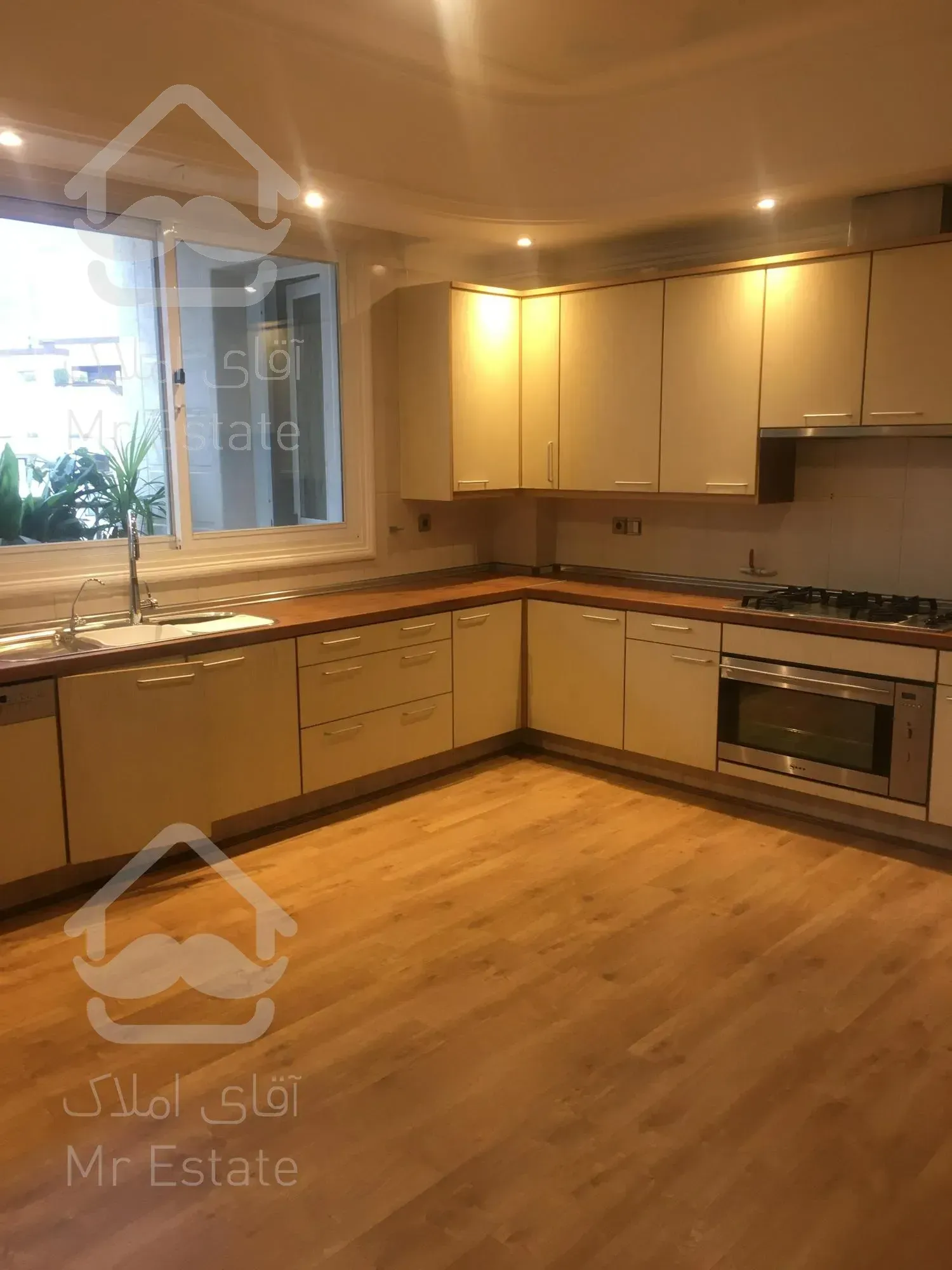 آپارتمان ۱۰۲ متری فرشته