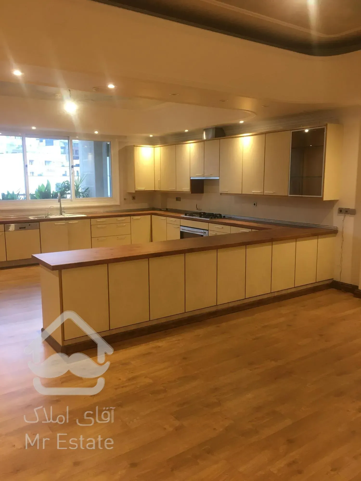 آپارتمان ۱۰۲ متری فرشته