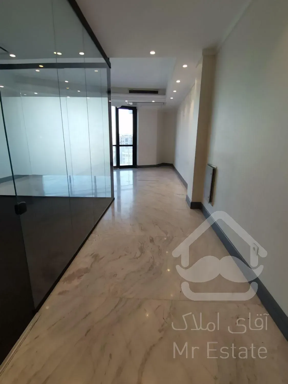 ۲۰۰ متر اداری مدرن بر فرمانیه ،با ارتفاع سقف ۶ متر