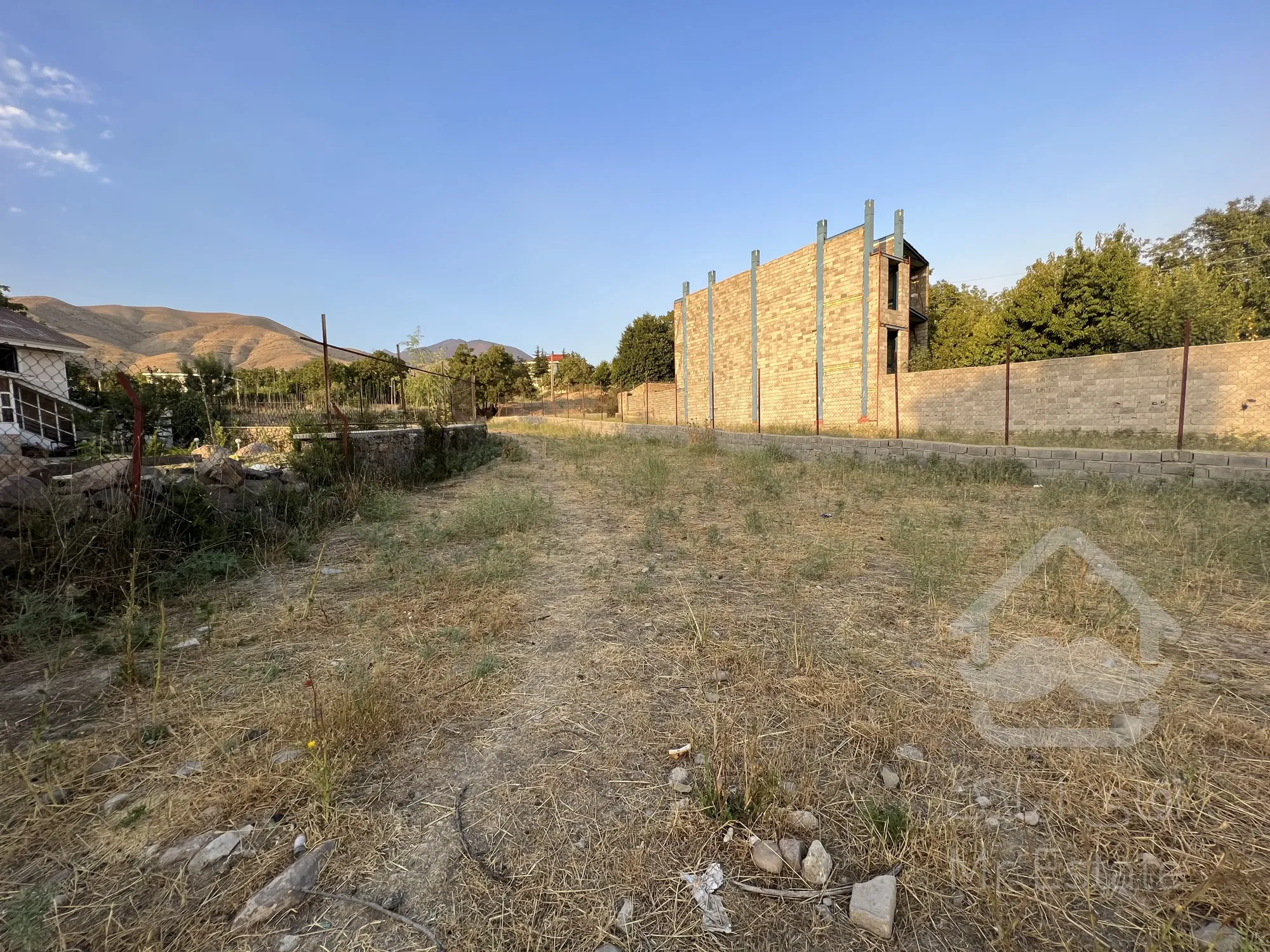 زمین ۵۵۰ متری در لواسان کوچک