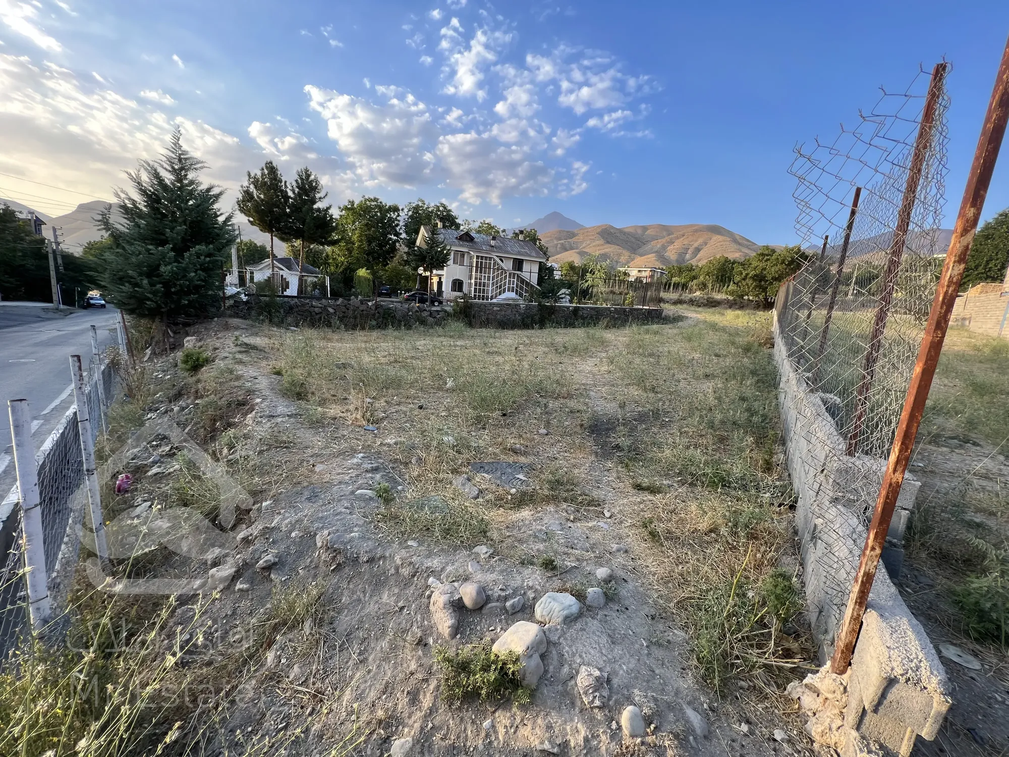 زمین ۵۵۰ متری در لواسان کوچک