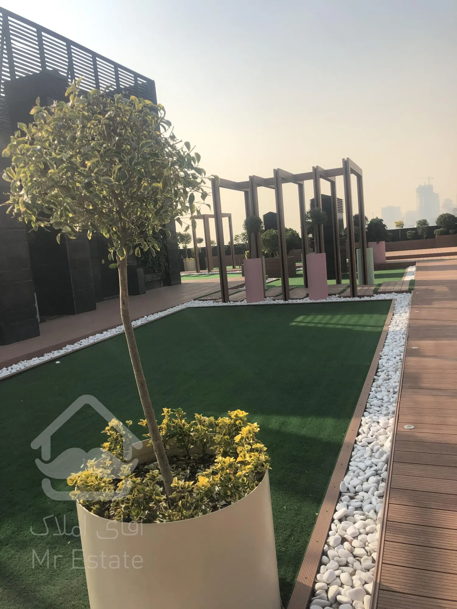 فروش واحد 116 متر رونیکاپالاس لاله واقع در بلوار ارتش