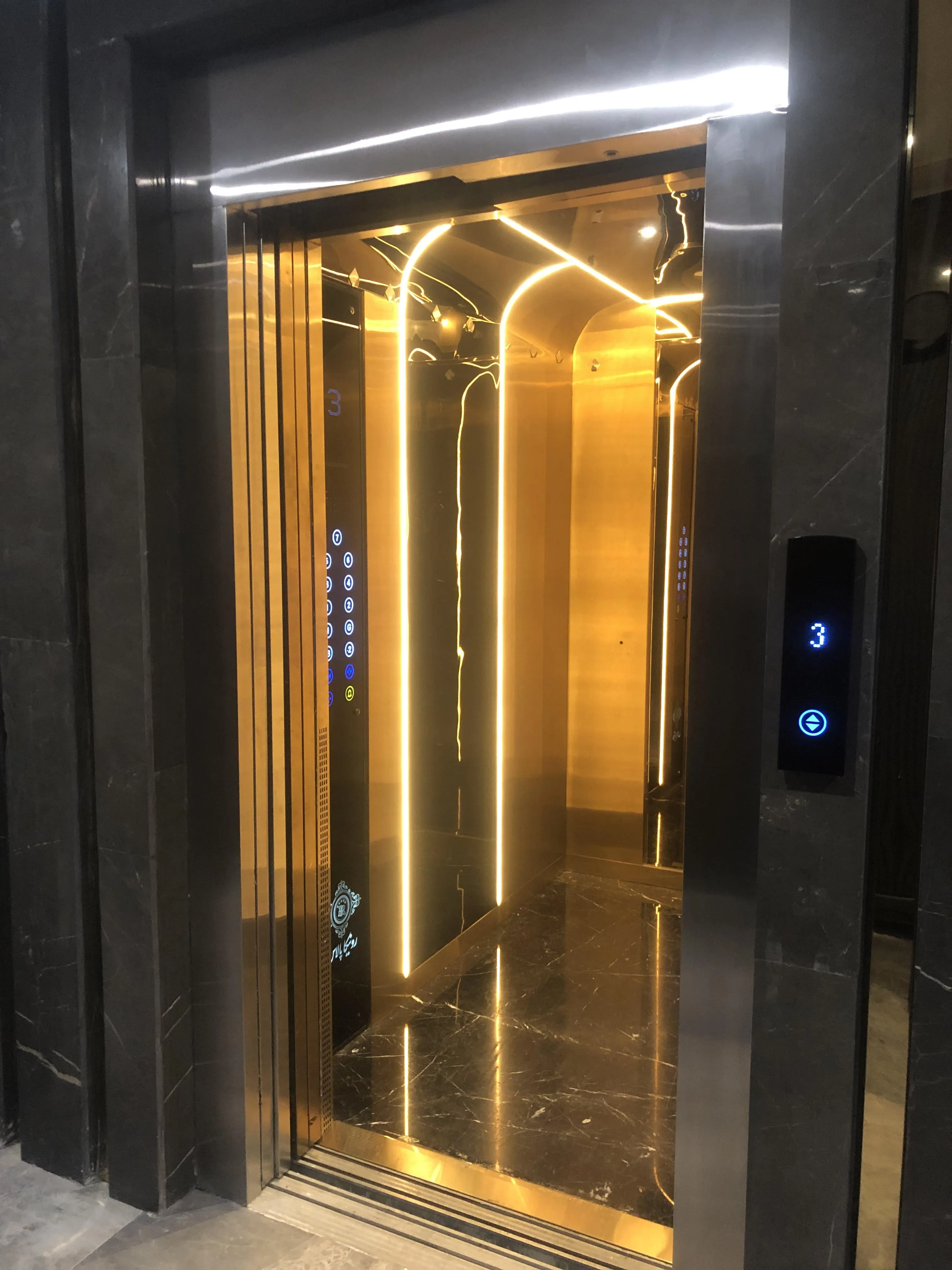 پیش فروش واحد مسکونی 125 متری رونیکاپالاس دردشت