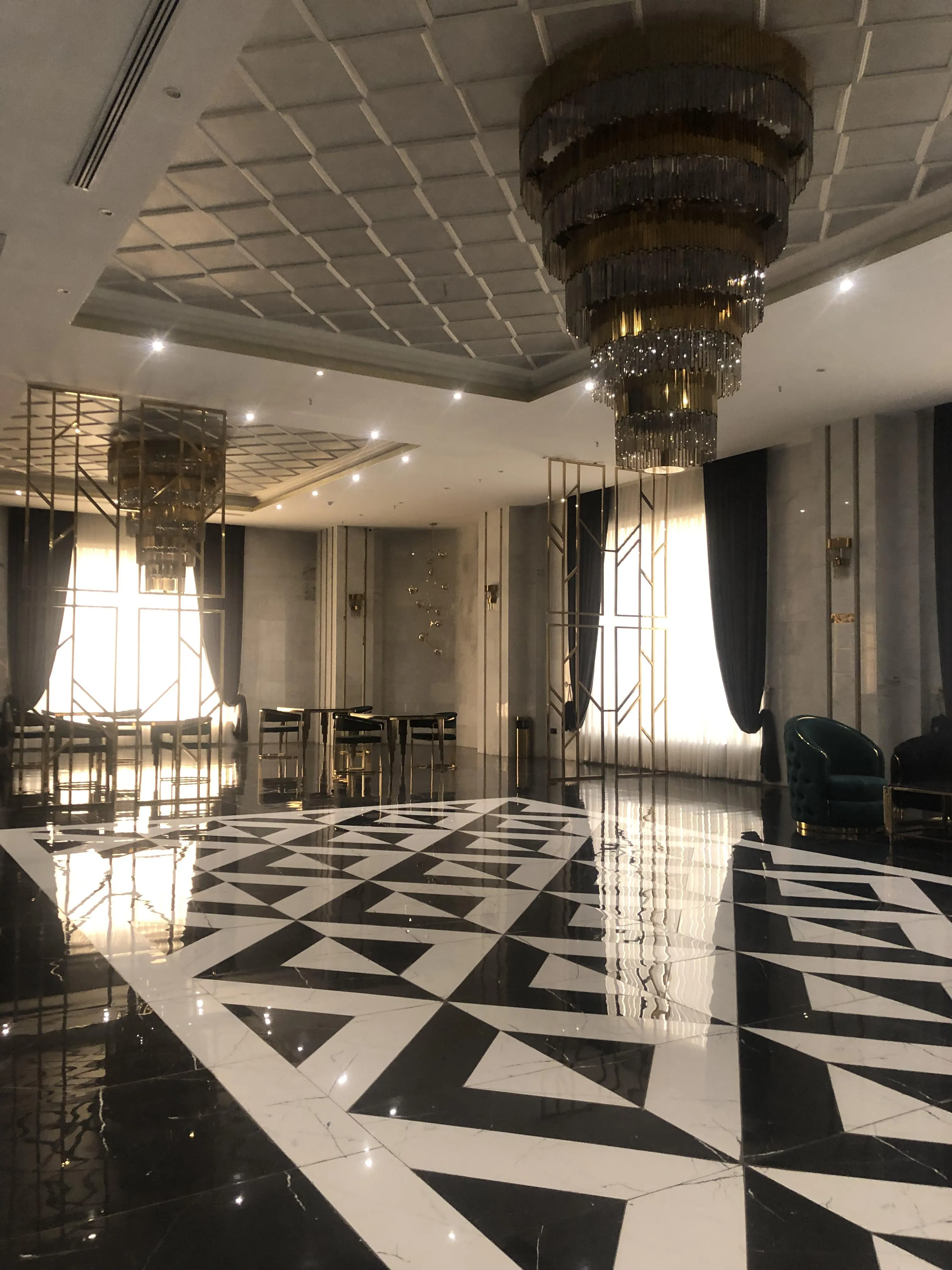 فروش واحد 122 متر رونیکاپالاس در دردشت