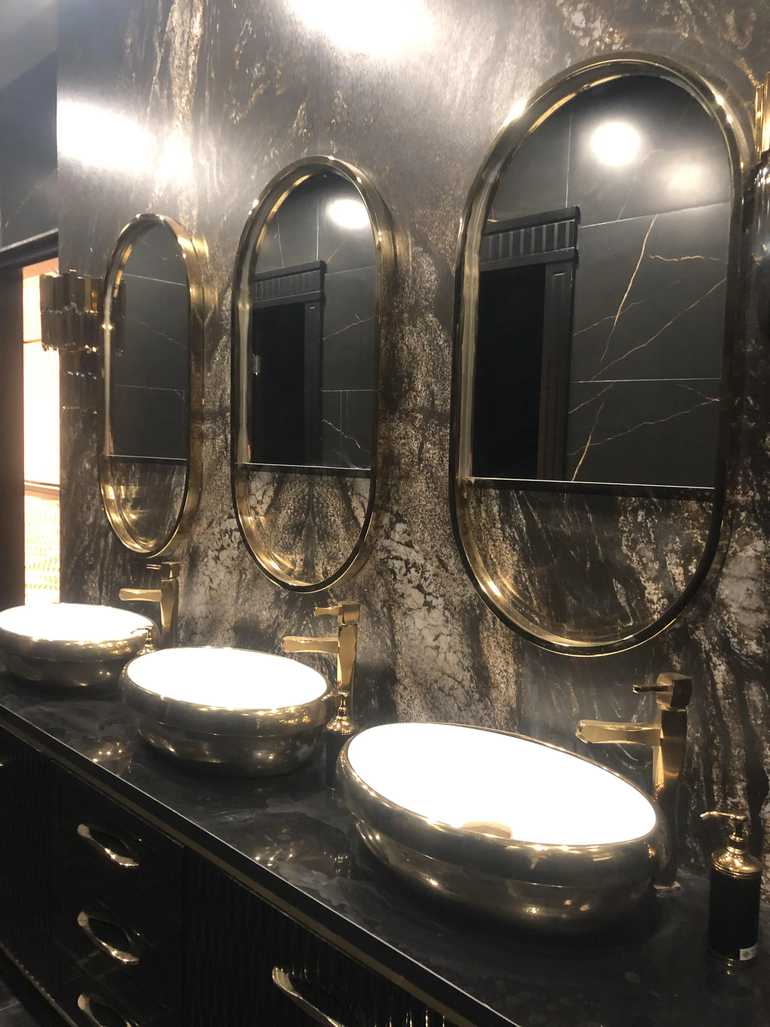 رونیکاپالاس لاله با امکاناتی نظیر