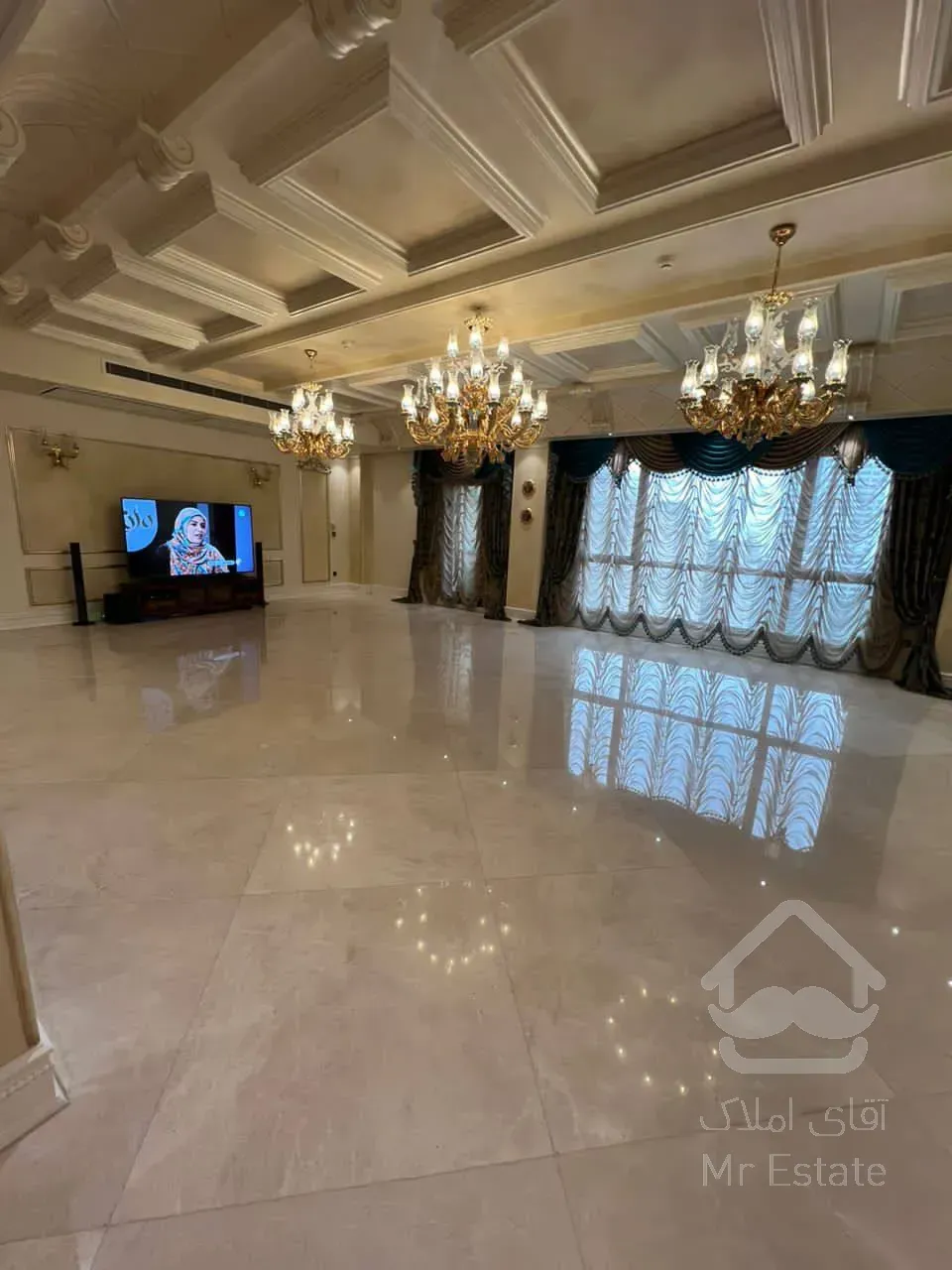 185متر نیاوران ۳ خ تراس قابل چیدمان