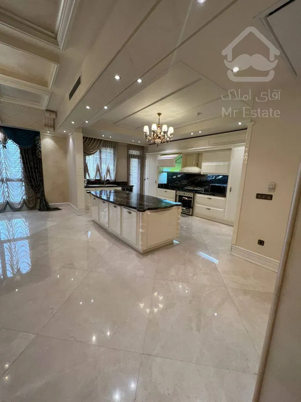 185متر نیاوران ۳ خ تراس قابل چیدمان