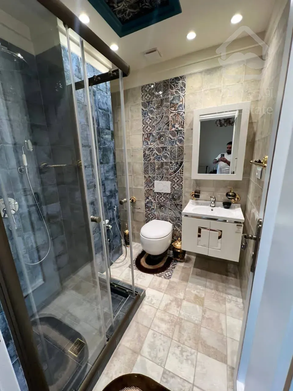 185متر نیاوران ۳ خ تراس قابل چیدمان