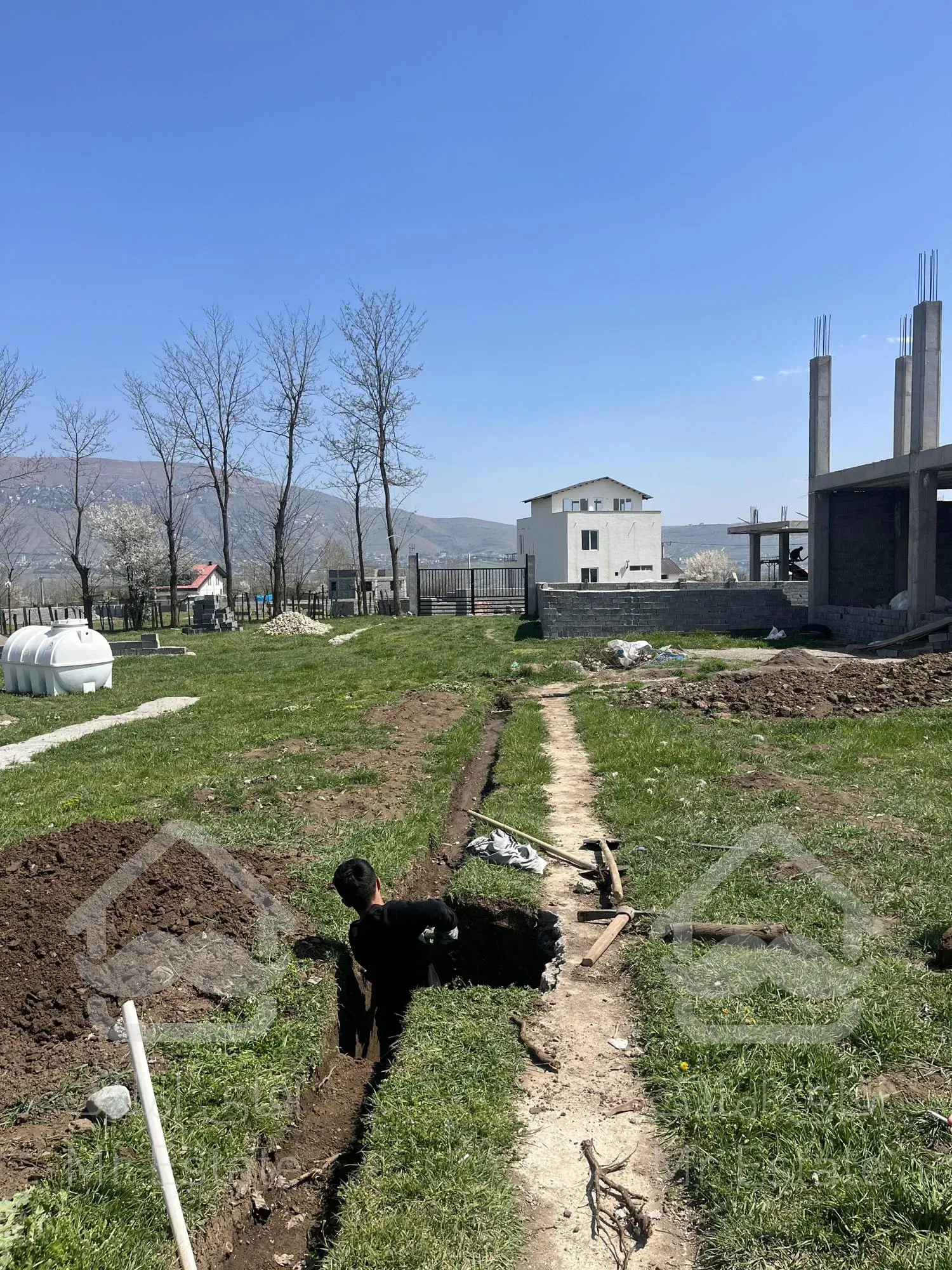 زمین کلاردشت ۴۰۴متری