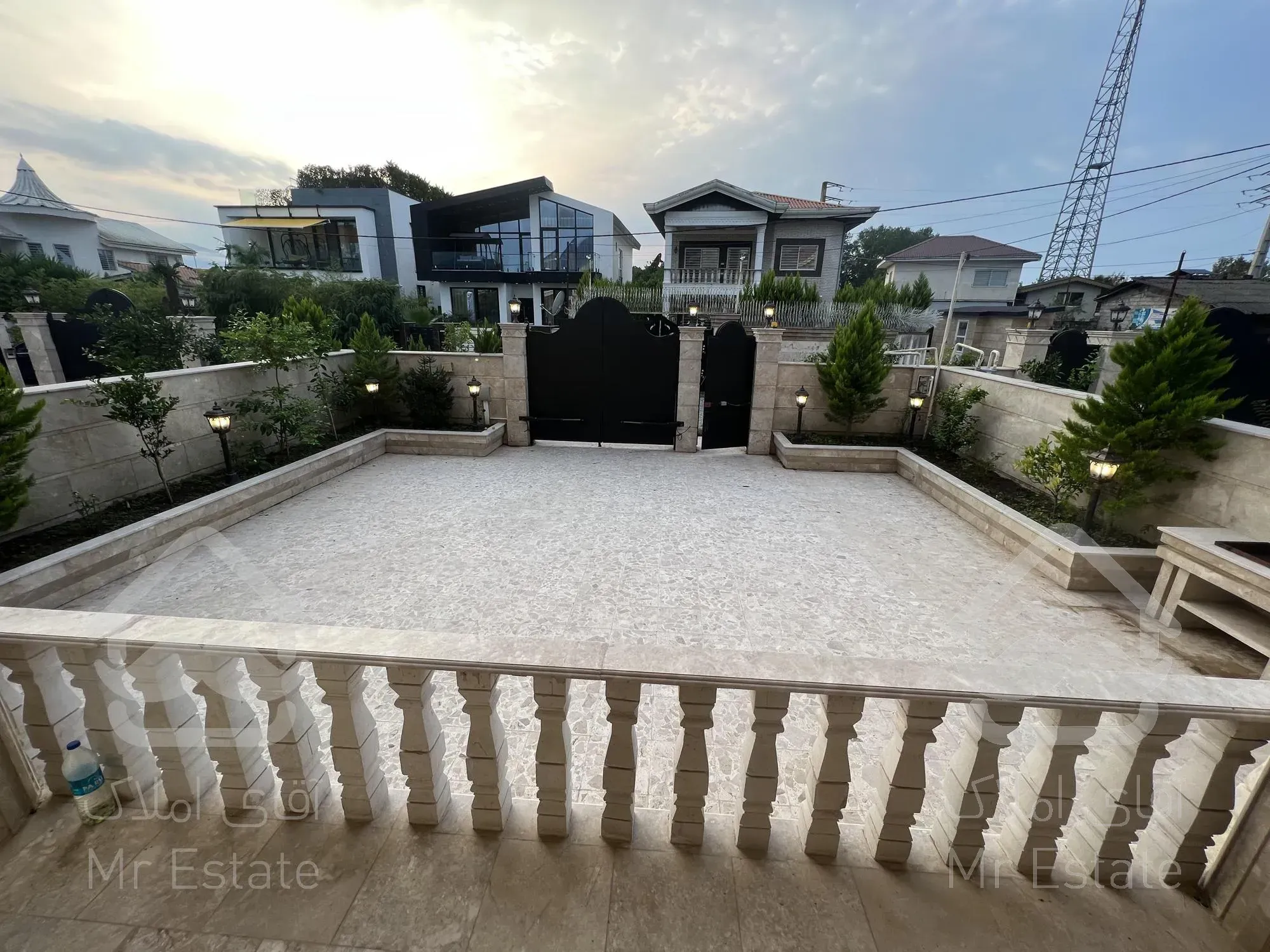 خرید ویلا نوساز شمال سه خواب ۲۶۵ متر شهرکی عباس آباد