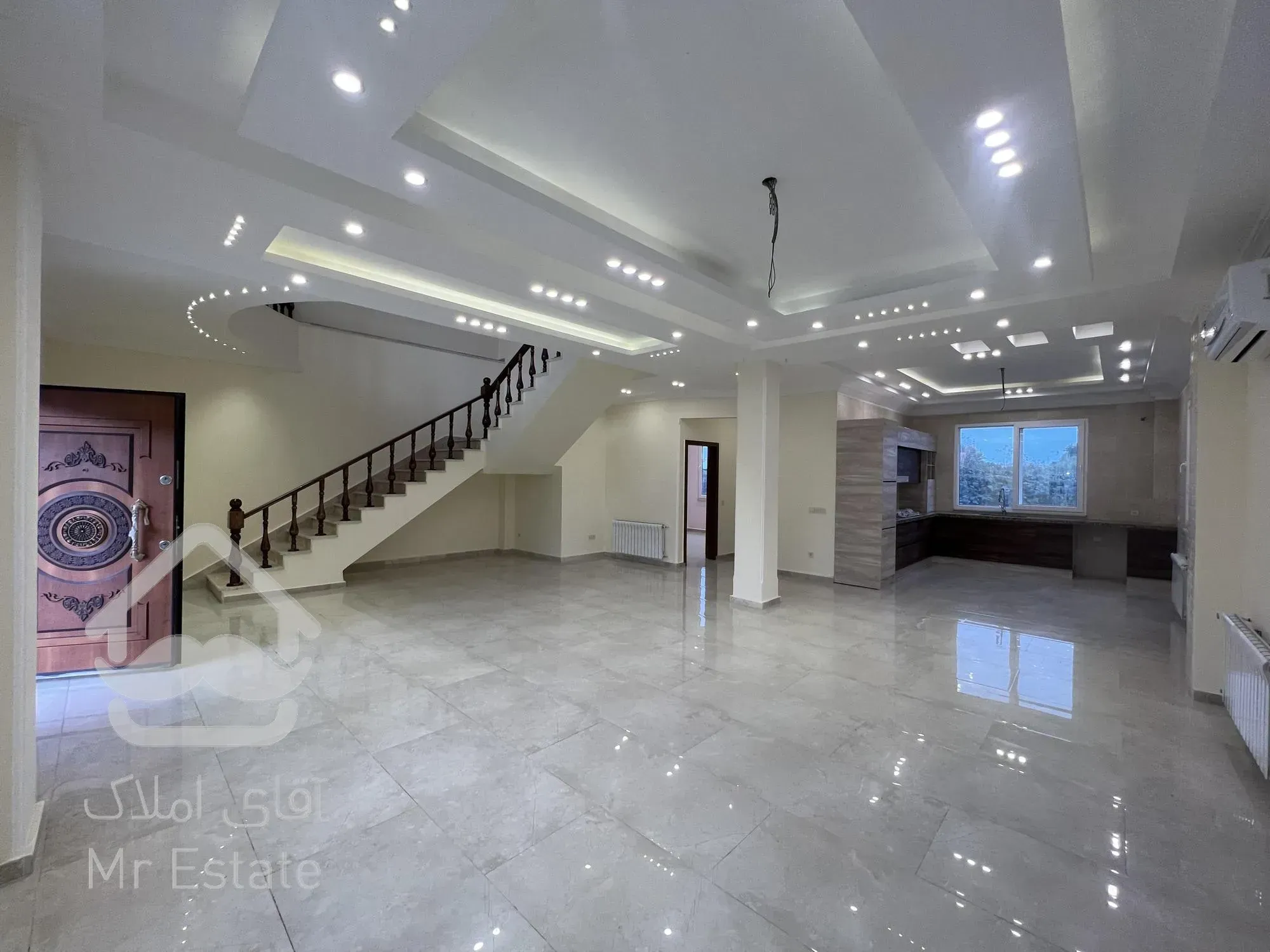 خرید ویلا نوساز شمال سه خواب ۲۶۵ متر شهرکی عباس آباد